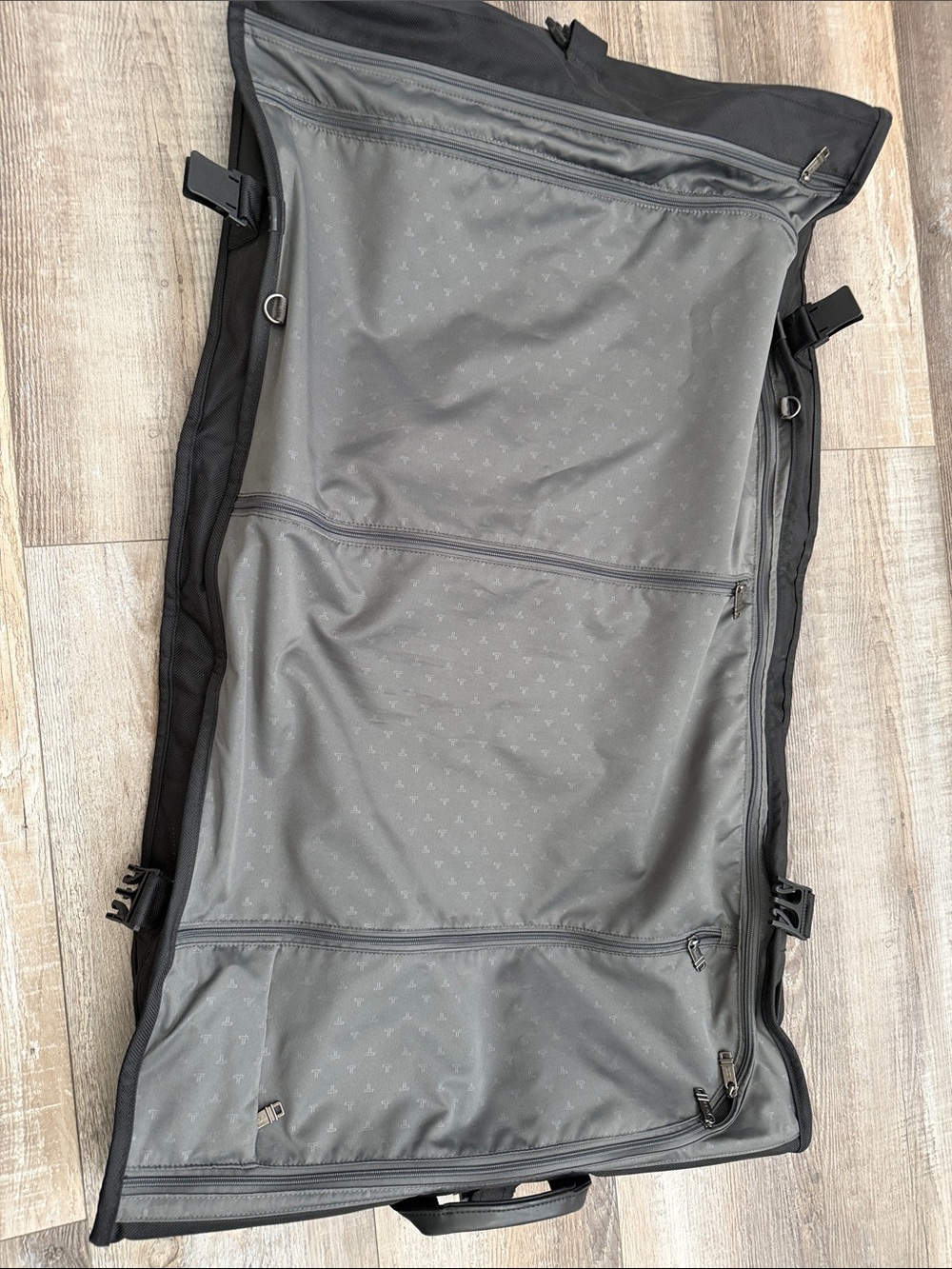 Tumi Black Travel Garment Bag with Dual Front Pockets - Gem